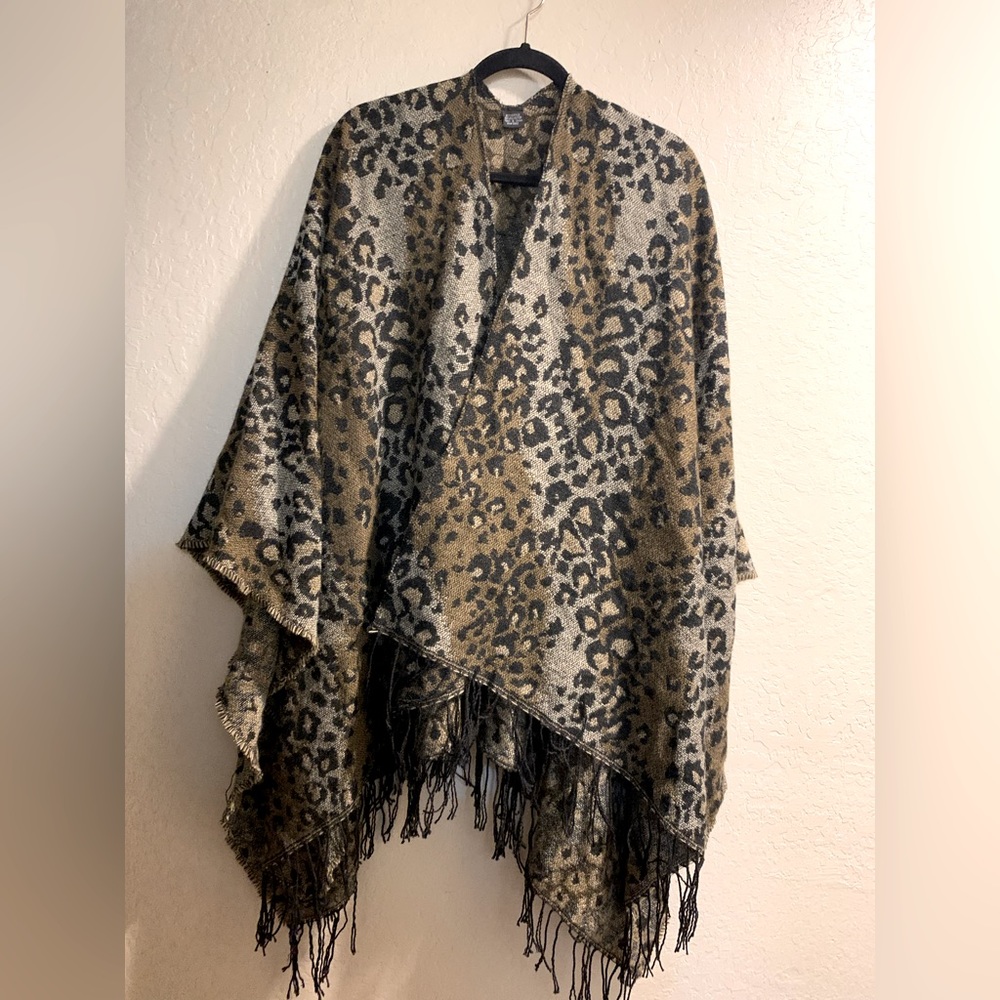 VERY Soft Warm Boho Cheetah Print Shawl Cape Poncho Wrap OS